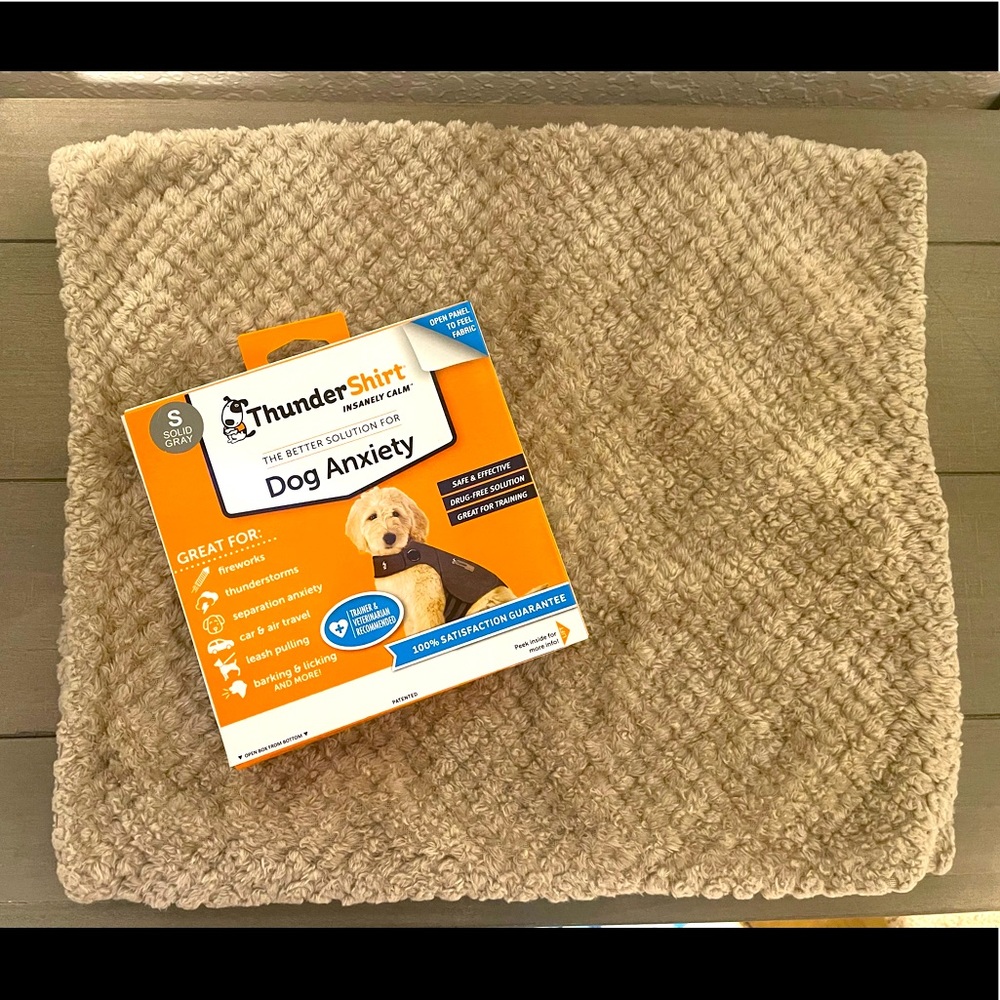 Thunder shirt and blanket